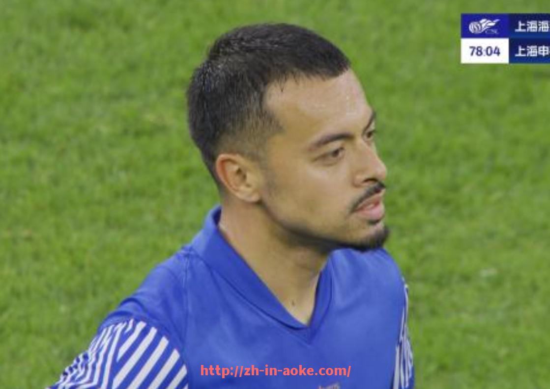 澳客足彩-情侣合照常见的意甲球队背景图